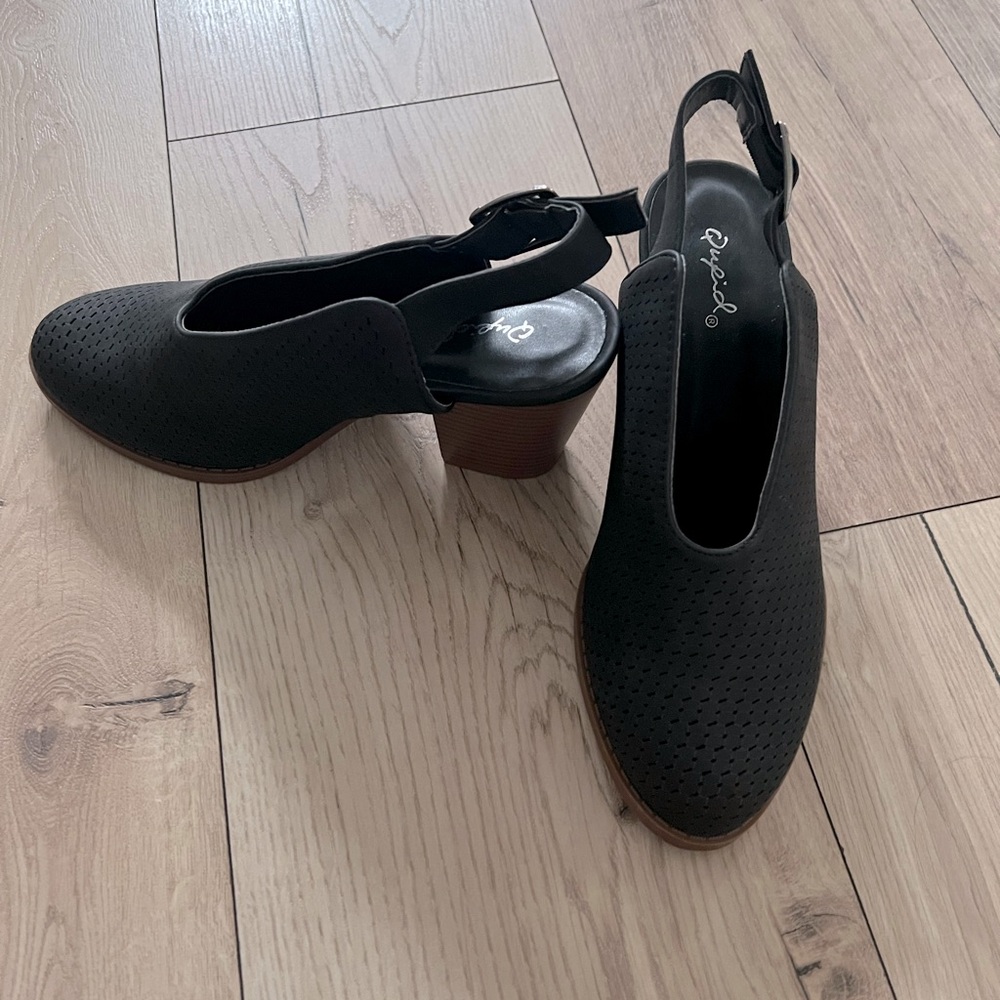Women’s Qupid Black Sling Back Shoes Size 7